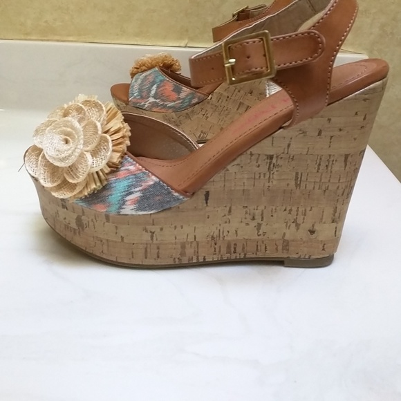 NIB Pink & Pepper platform sandals - Picture 5 of 7